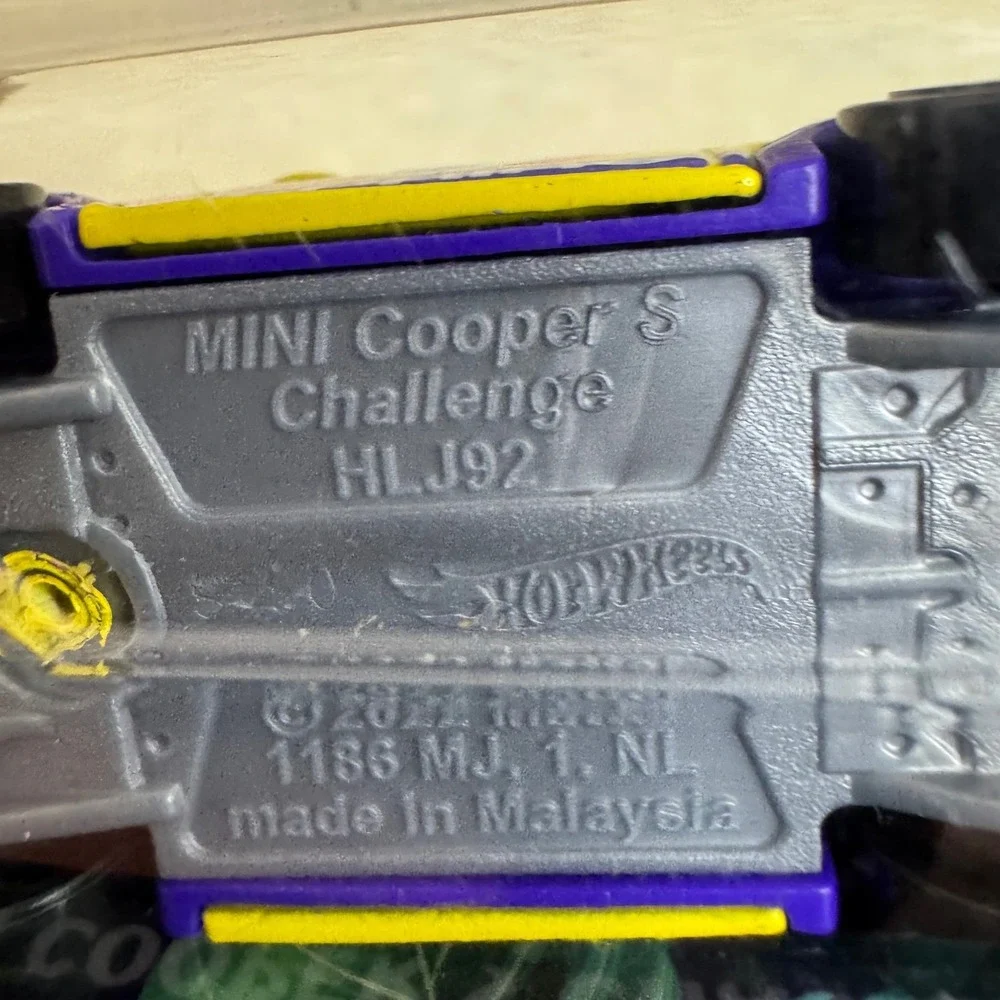 Hot Wheels Mini‎ Cooper S Challenge 3/5 V1405 Yellow Purple 2022 Spring Series